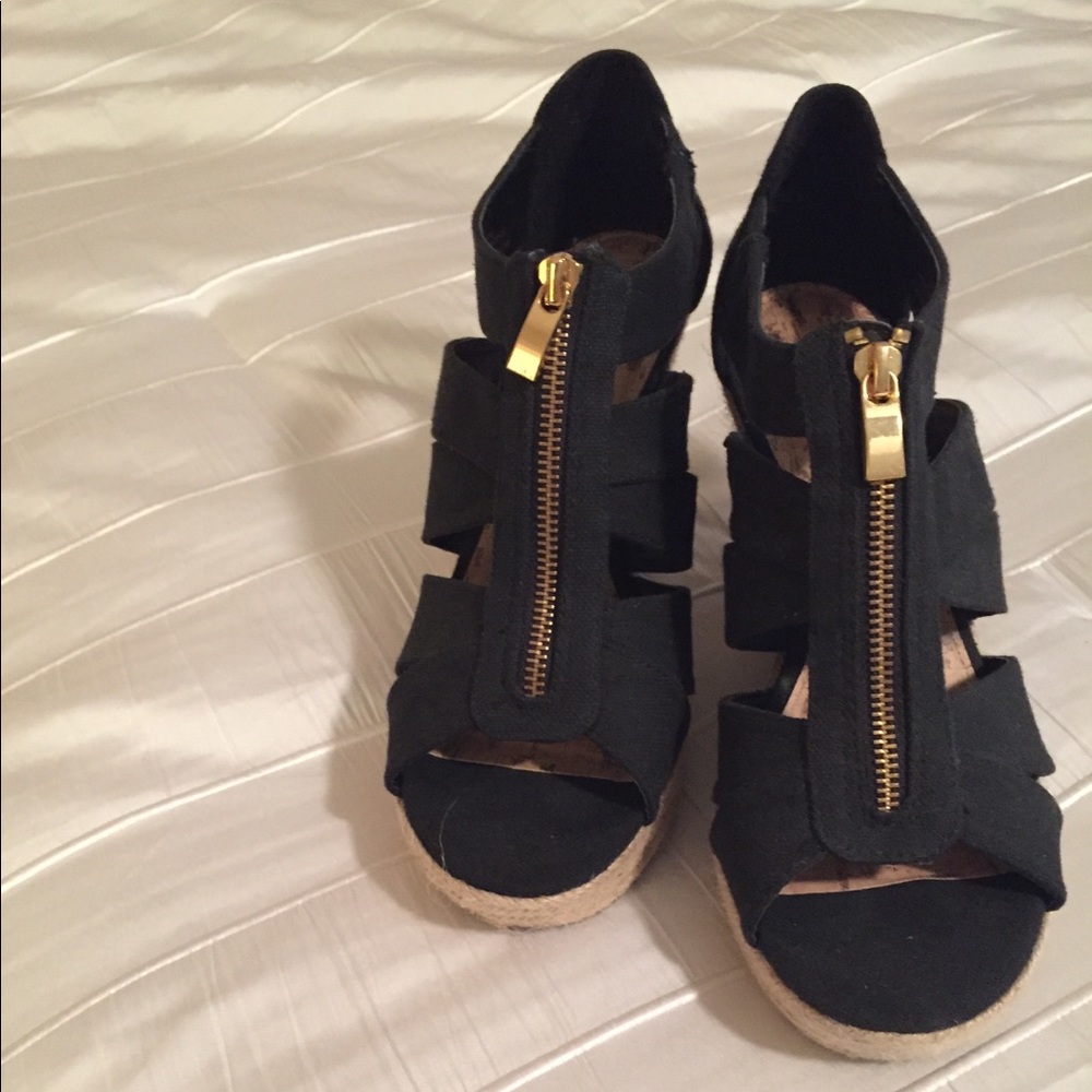 Shoes - Picture 2 of 2